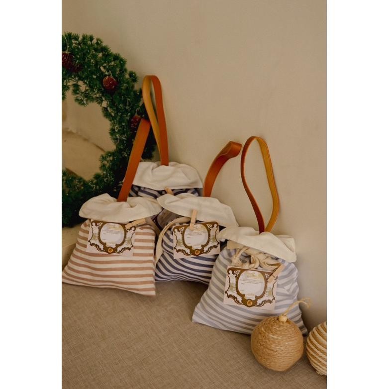 

Beverley - Hampers Christmas/Hampers Natal/Hampers Newyear/Kado Natal/Parcel Natal/Tas Natal/Souvenir Tas Natal/Christmas Gift/New Year Gift Hari Ini