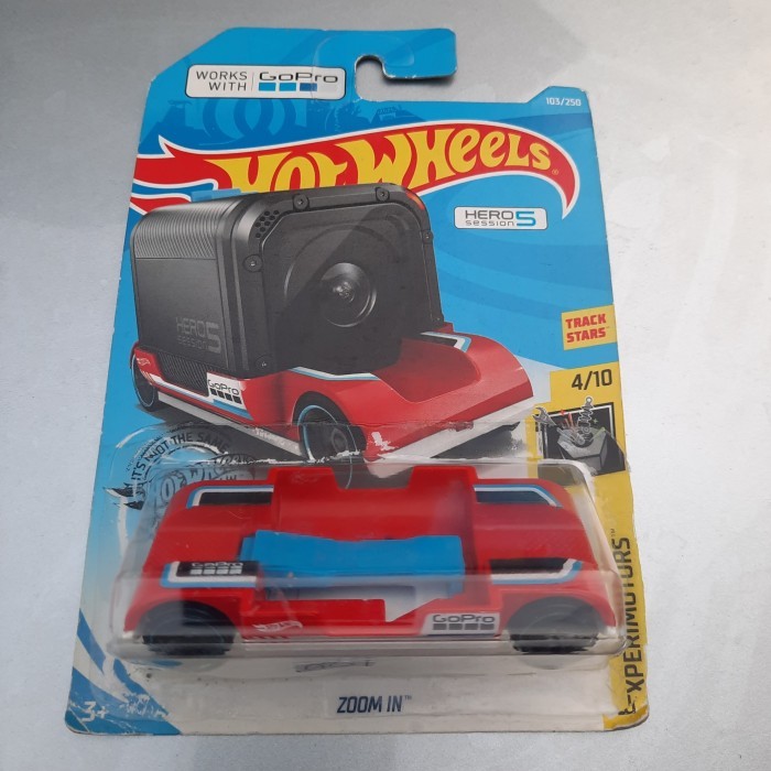 HOTWHEELS ZOOM IN MERAH