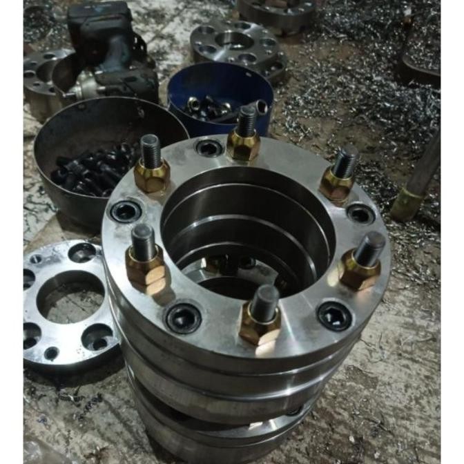 Adaptor velg mobil berbahan dasar besi padat untuk ukuran pcd lubang 5 ke lubang 6 / baud 5 ke baud 