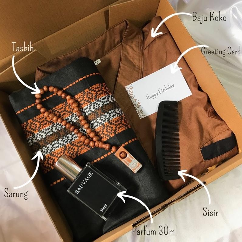 

DISKON! [B1126][COKLAT]KADO SARUNG DAN BAJU KOKO/KADO ULANG TAHUN/KADO COWOK/HADIAH ULANG TAHUN/KADO PACAR/KADO ANNIVERSARY/KADO PERNIKAHAN/KADOWEDDING/HADIAH COWOK/GIFT BOX COWOK/HAMPERS COWOK
