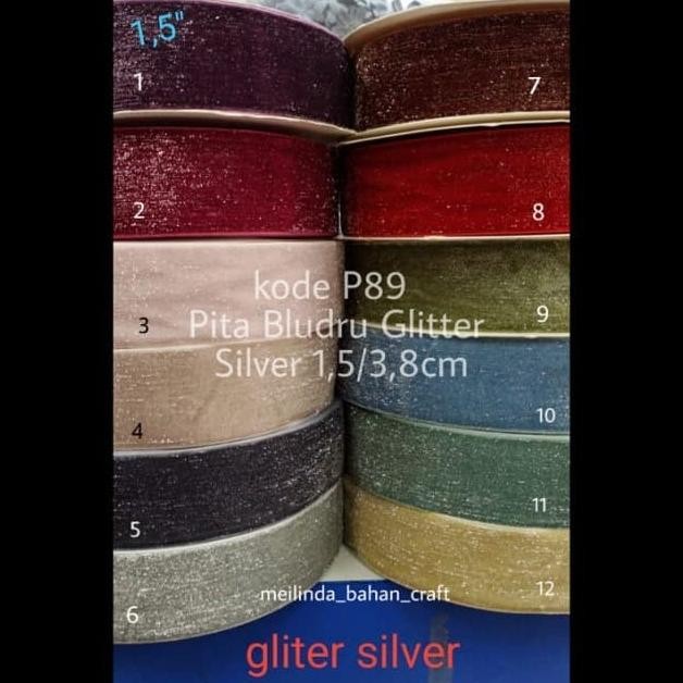 

Pita Bludru Glitter Silver 1.5" Atau 3.8 Cm Grosir Per Roll 25 Yard