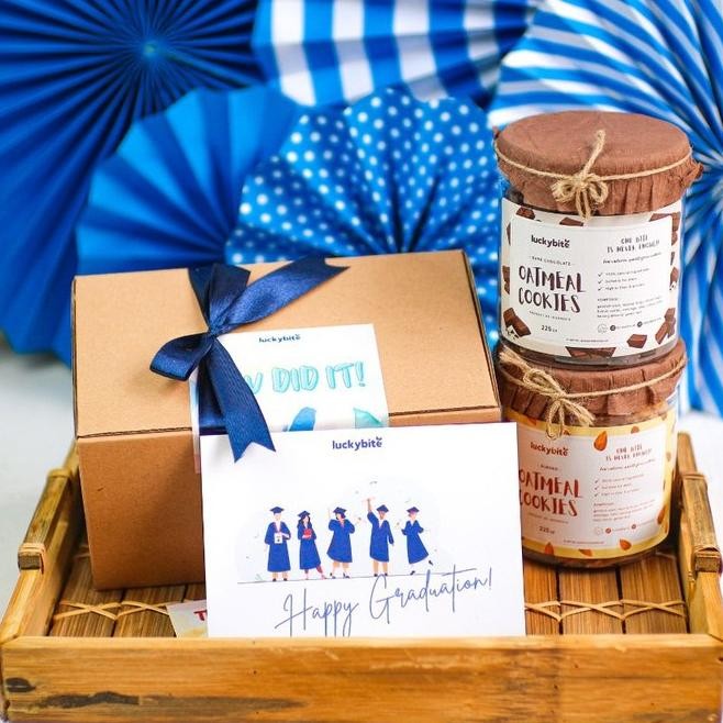 

Graduation Hampers / Hampers Wisuda - Oatmeal Cookies 2 Jar + FREE Greeting Card + Pita