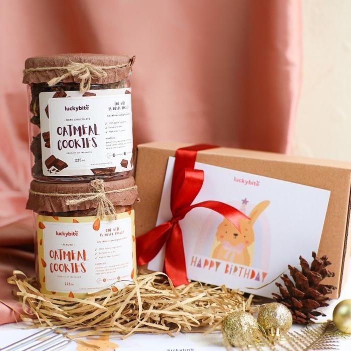 

Birthday Hampers / Hampers Ulang Tahun - Oatmeal Cookies 2 Jar + FREE Greeting Card + Pita