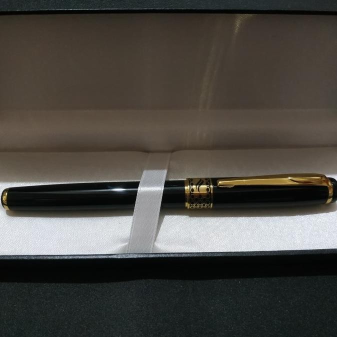 

Murah Meriah ! Pulpen Promosi Metal Roller Ball 720 LQ Black Gold Trim Klip Emas