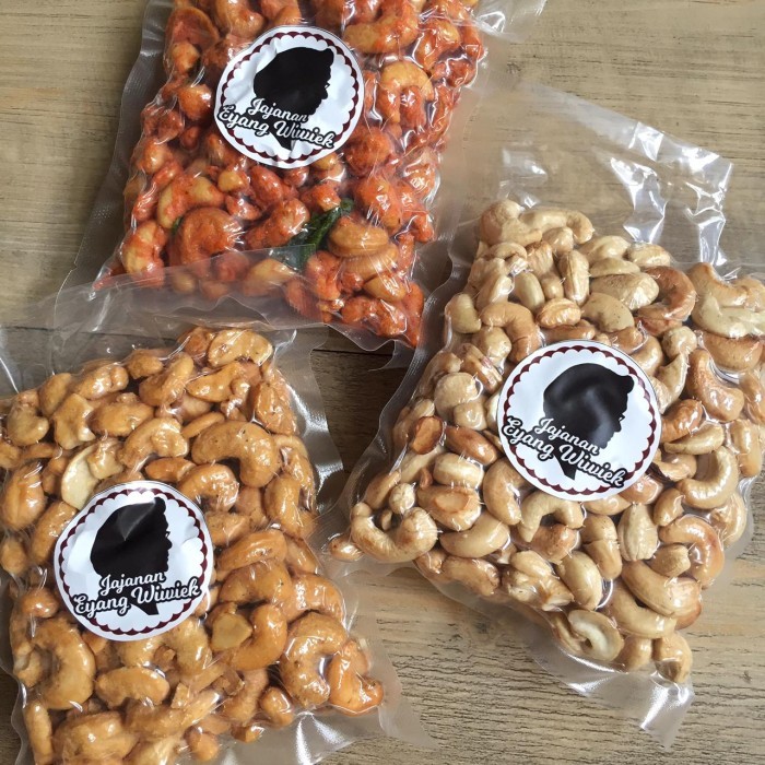 

Ready Kacang Mete Oven Merek Jajanan Eyang Wiwiek (Berat Bersih: 250Gr)