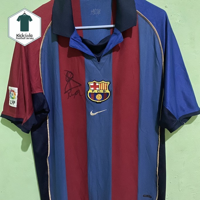 JERSEY ORIGINAL BARCELONA CF 2001 HOME OFFICIALLY SIGNED PUYOL