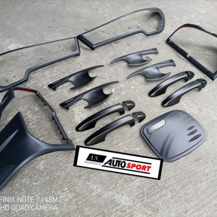 Garnish Set Hilux Revo 2021