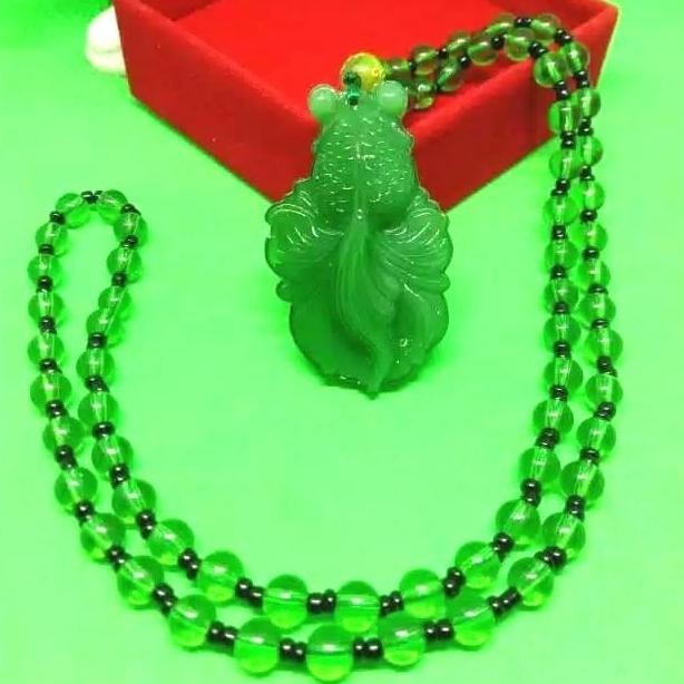 .........] kalung liontin giok ikan koi emas