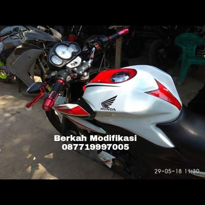 Cover Tank / Kondom Tangki Buat Cb150R Old Warna Putih Motif Merah