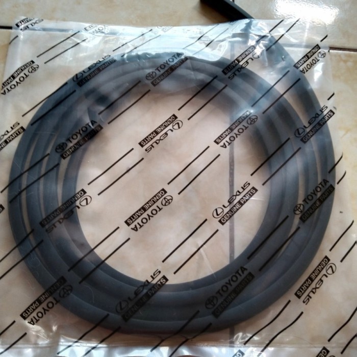 KARET KACA DEPAN MOBIL CALYA/SIGRA