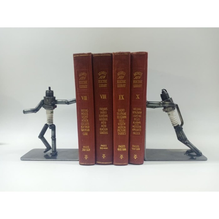 

Andra - Pembatas Buku Metal Art