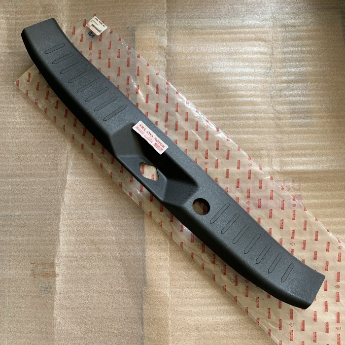 Mudguard Cover Plat Penjepit Karpet Pintu Bagasi Belakang Calya Sigra Original