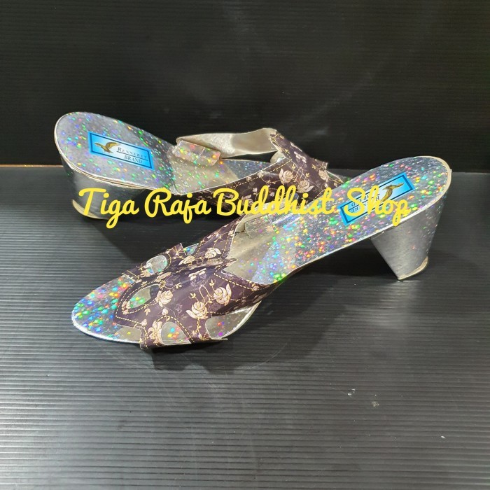 

Sandal Kertas Hak Tinggi Wanita Sembahyang Qing Ming Leluhur