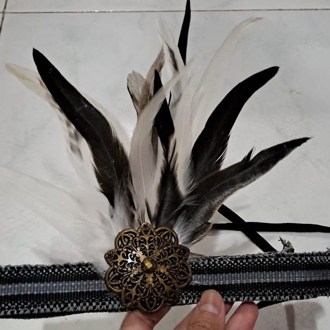 topi bulu papua / topi tari papua / topi bulu ayam / topi dayak bulu