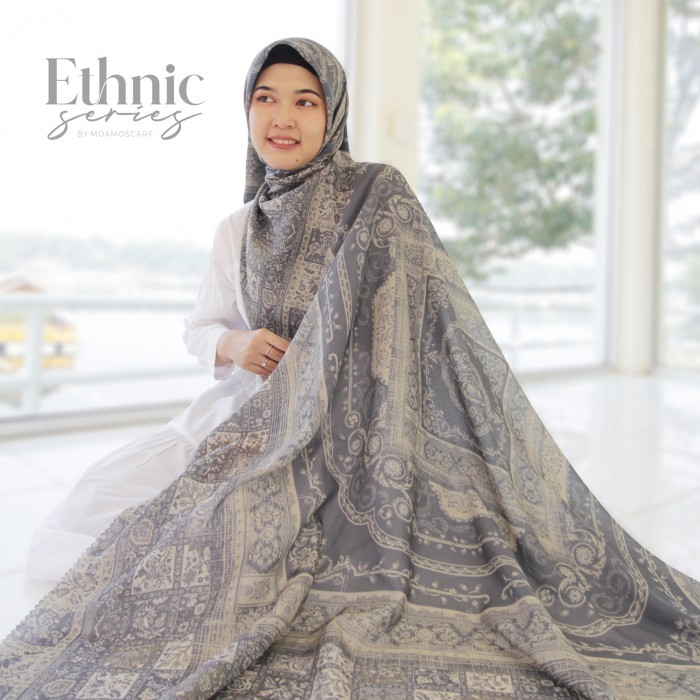 [BISA BAYAR DITEMPAT] Hijab Jumbo | Kerudung Segi Empat Motif | Jilbab Syar'i Etnik Series - Grey Q8