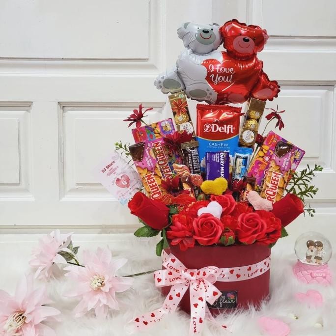 

Sale! Buket Bunga Sabun Box Hadiah Gift Set Valentines Day Coklat Boneka 003