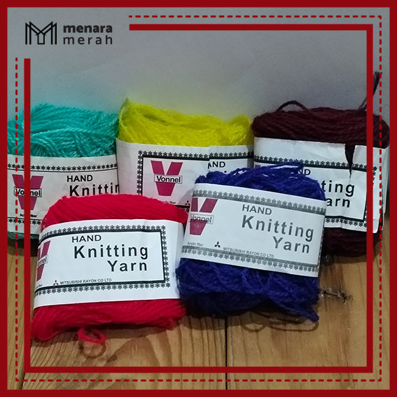 Benang wol/ Benang rajut akrilik (untuk prakarya)