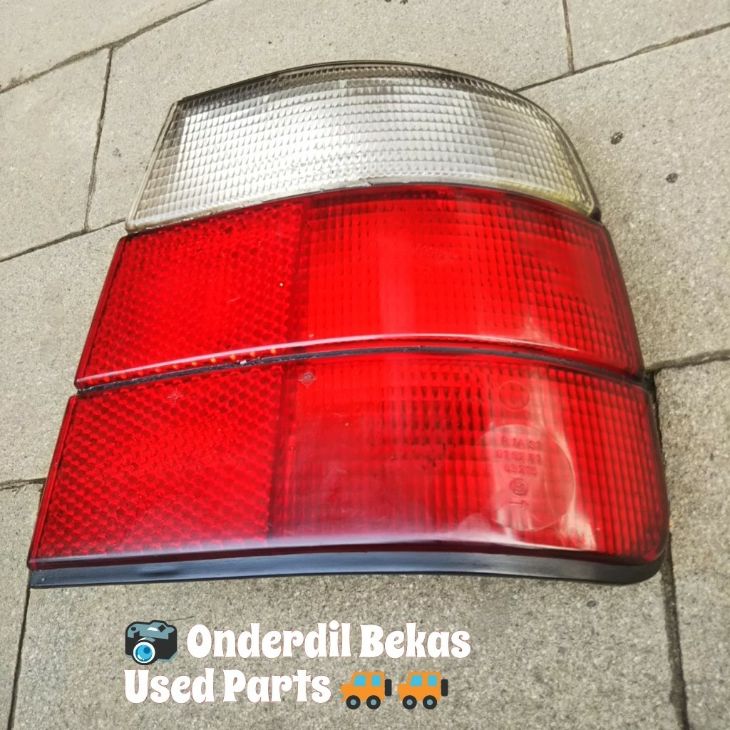 stop lamp tail light kanan BMW E34 1990 seri 5 putih merah