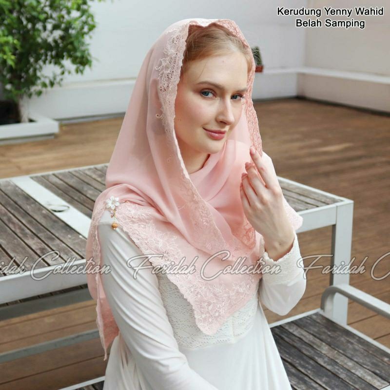 kerudung Yenny Wahid belah samping /rengkuh instan