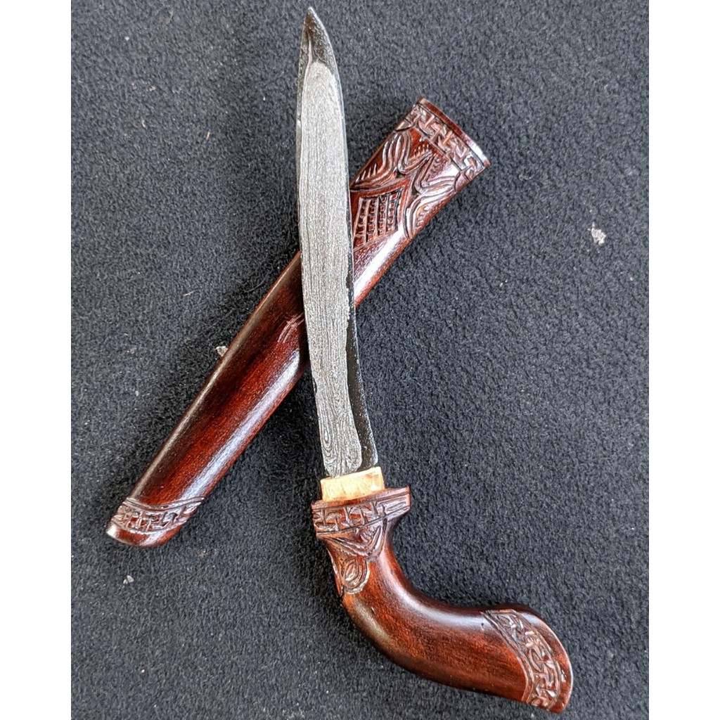 Dekorasi Tradisional Badik Bugis Makassar Pamor Jung Gunung Junjung Derajat Nyandhang Kayu Bintaos U
