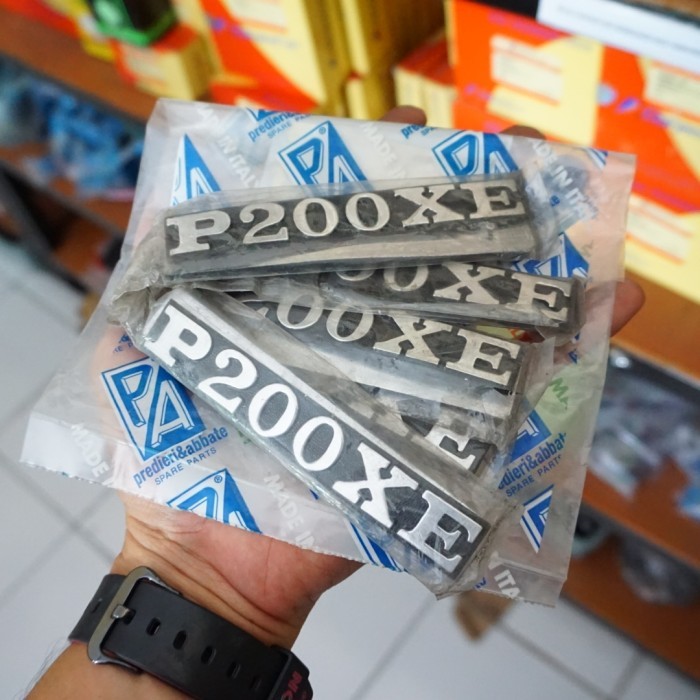 *#*#*#] Emblem P200XE Dada Sayap Depan Vespa Spartan Excel Px200 Original PA