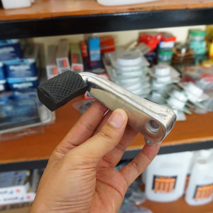 ------] Sparepart Vespa Pedal Rem Belakang Vespa Super