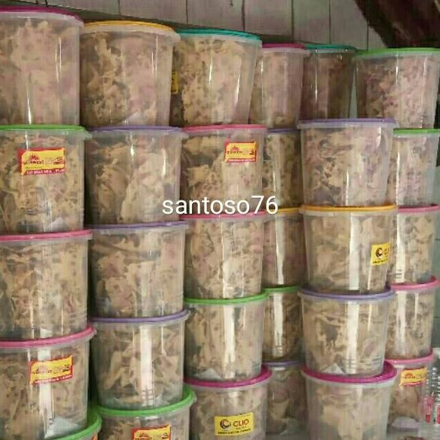 

Peyek kacang, peyek teri, peyek rebon , peyek kacang ijo, peyek kacang pedes