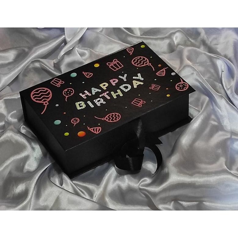 

SALE Box Kado Ulang Tahun / Box Kado Spesial size P:26cm L:17cm T:7cm aa-68
