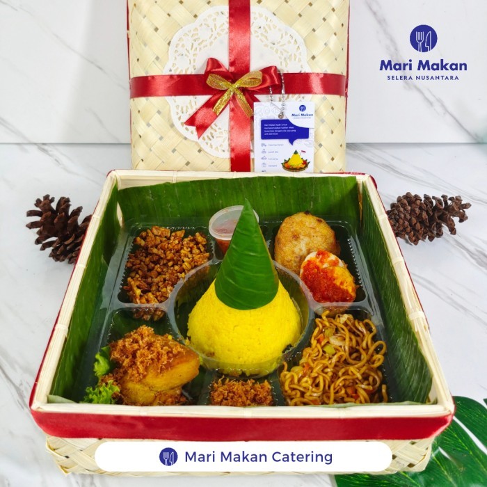 

Besek Premium / Sokase Nasi Kuning Hampers Untuk Hadiah Original