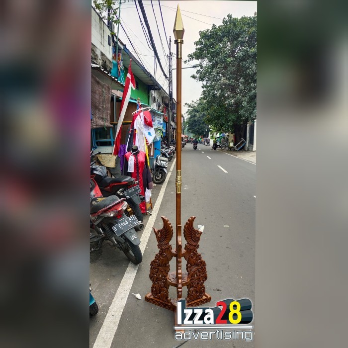 

TERBARU! tiang ukir besar dan satu set tombak kuningan