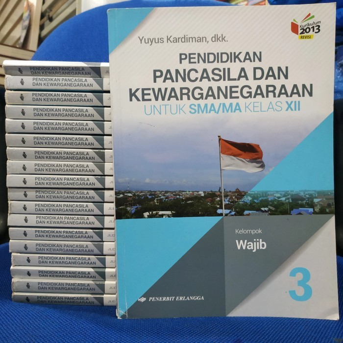 

Buku pendidikan pancasila dan kewarganegaraan wajib SMA kelas 3 XII 12