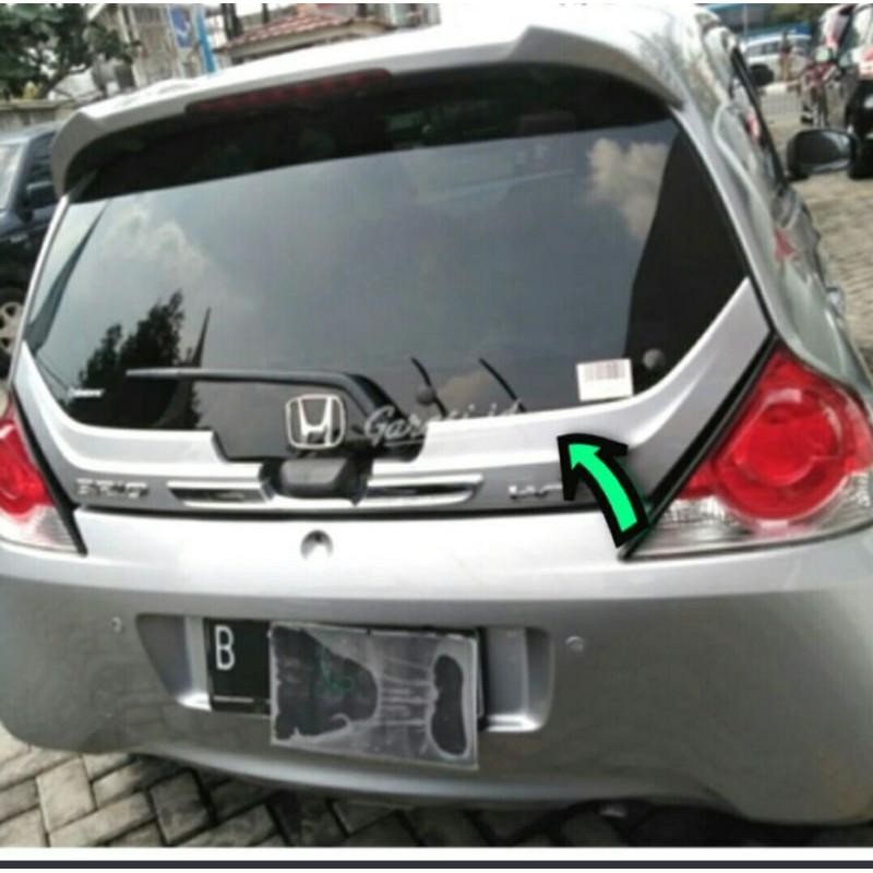 Ducktail Honda Brio Warna Abu Dan Emblem Logo