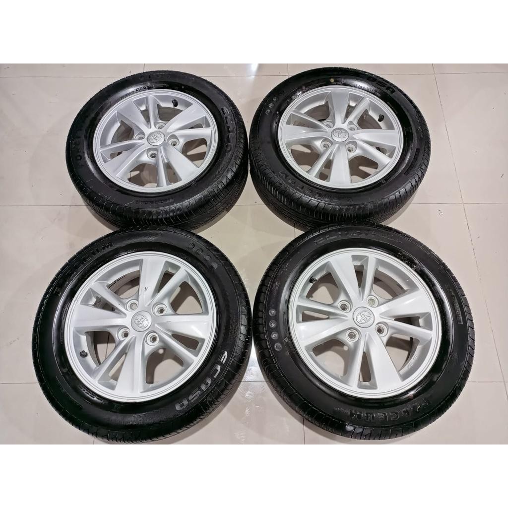 Velg Mobil Bekas Oem Mobil Avanza Veloz Ring 15 Baut 4X114 Plus Ban 185 65 R15 Kondisi 75%