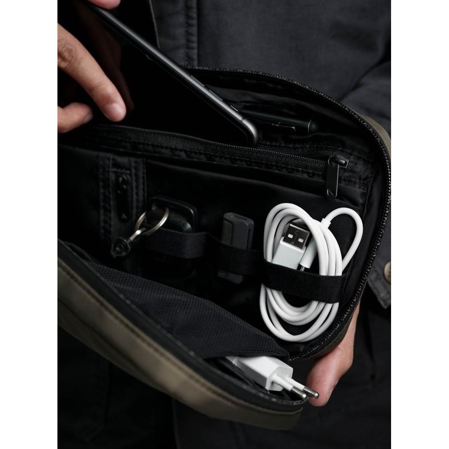 Incase Nylon Accessory Organizer Pouch Bag (Intr400402) | Pouch Bag Pria | Tas Tangan Pria| Tas Mini