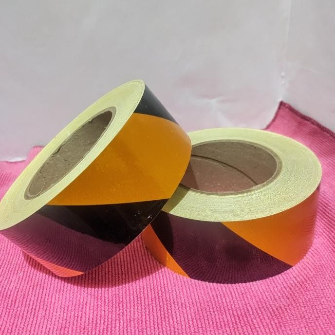 

Promo Sticker Stiker reflective-police line kuning hitam 5cm x 45mtr COD
