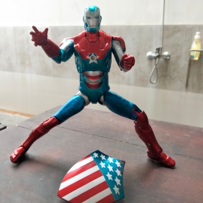 [ARC] action figure ironman captain Amerika
