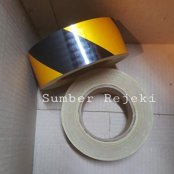 

Promo Stiker Reflective Hitam-Kuning Ukuran 2" inchi x 45.M Scotchlite COD