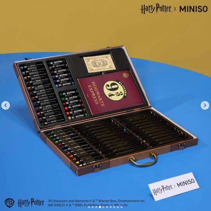 

Miniso x Harry Potter Deluxe Art Set Koper Perlengkapan Alat Menggambar Melukis Mewarnai