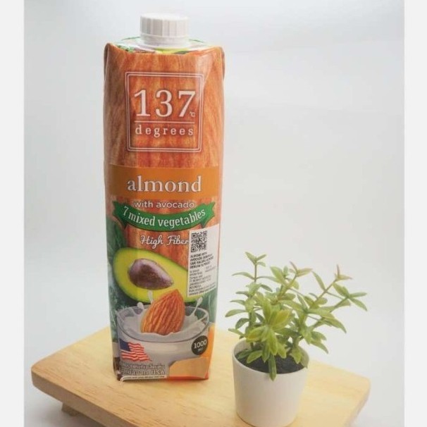 

Almond Milk 137 Degrees With Avocado 1 Liter / Susu Almond 137