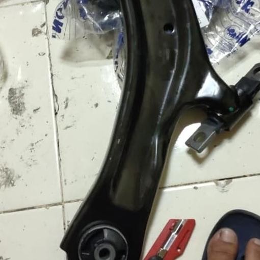 Lower Arm Xtrail T32 Asli
