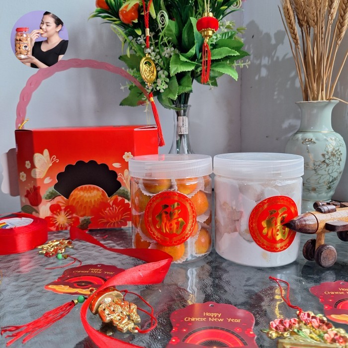 

HAMPER PAKET SINCIA IMLEK CHINEESE NEW YEAR PREMIUM RASANYA. 2 JENIS COOKIES DAN 3 COOKIES PER BOX
