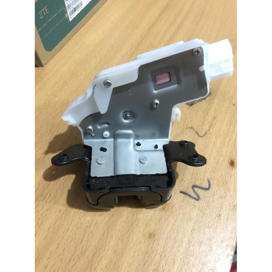 Doorlock Pintu Bagasi Door Lock Bagasi Toyota Innova Reborn