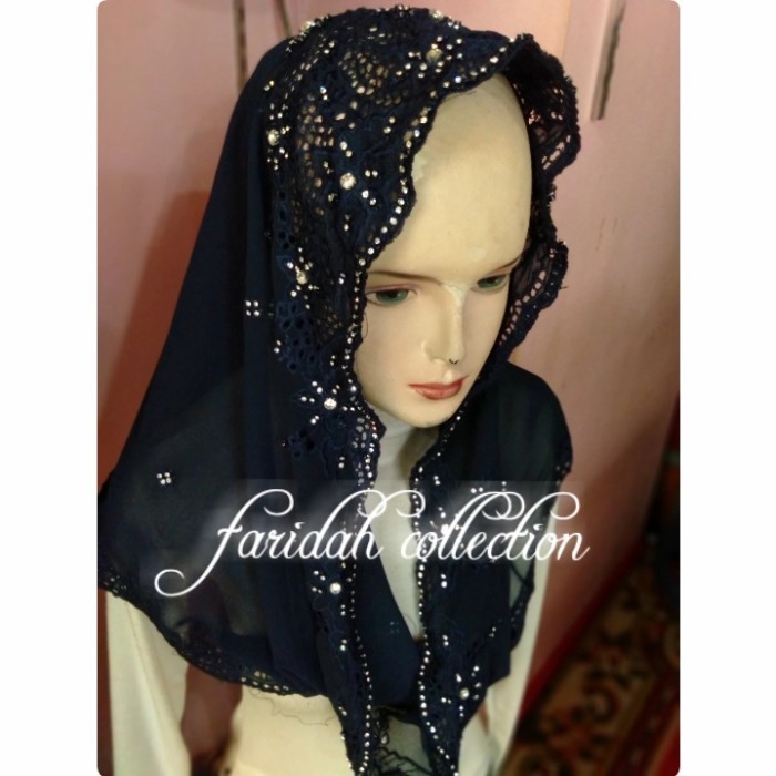 Kerudung Yenny Wahid Payet swarosky