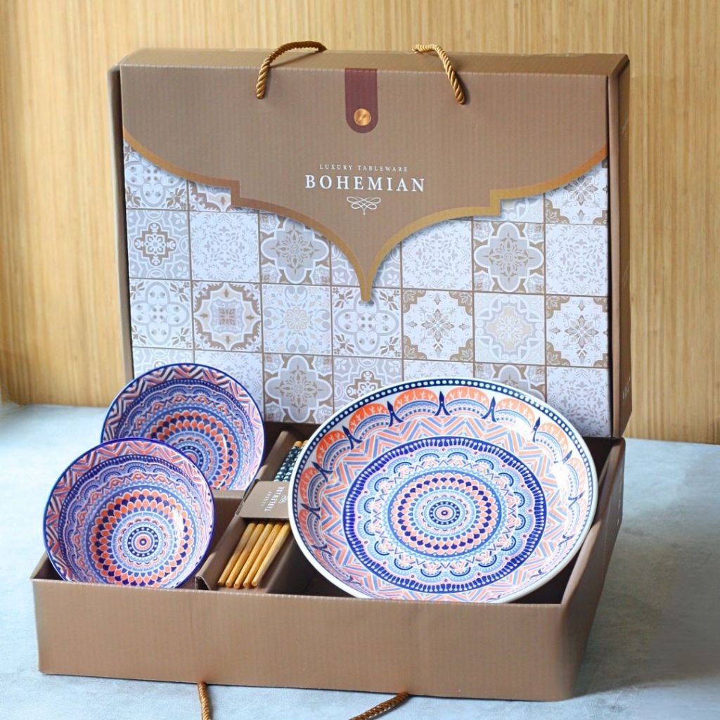 

Hampers Mangkok Set Lebaran Premium Peralatan Makan Keramik Souvenir Dining Set Parsel Lebaran