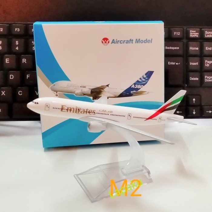 Best seller ~`~ Diecast Miniatur Pesawat Emirates B.777 ~~~