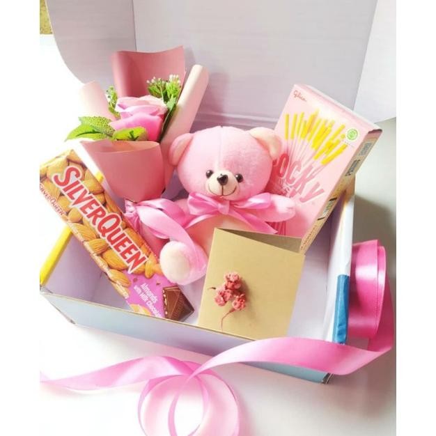 

CR - (S) SNACK BOX PINK BUNGA Kado Ulang Tahun/ Kado Wisuda/ Kado Anniversary / Paket PINK / sahabat / wisuda sidang TERLARIS