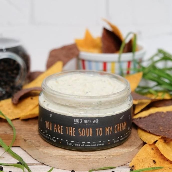 

MIT YOU'RE THE SOUR TO MY CREAM (SOUR CREAM & ONION YOGURT DIP)