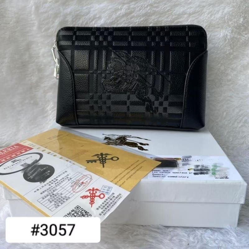 TAS COWOK BURBERRY CLUTCH HITAM. (3057)