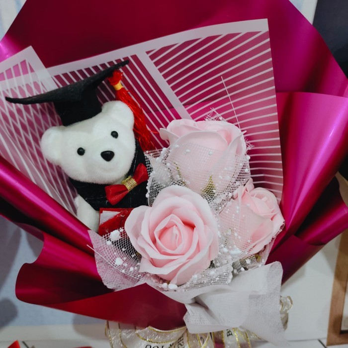 

BUKET BUNGA GRADUATION KADO BONEKA WISUDA FREE KARTU UCAPAN 3B+1W