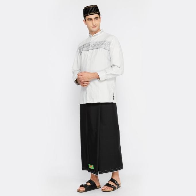 Sarung Atlas Favorit Hitam Polos